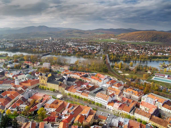 Letecký pohled na města Trenčín, Slovensko — Stock fotografie