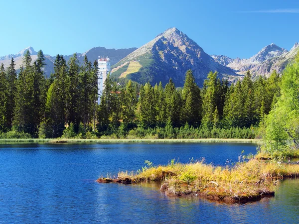 Strbske Pleso e Solisko Peak in Alti Tatra — Foto Stock