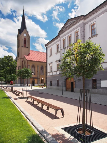 Igreja e County House em Dolny Kubin — Fotografia de Stock