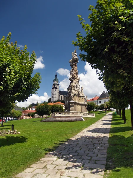 Plague Column and castle in Kremnica — Stock Photo, Image