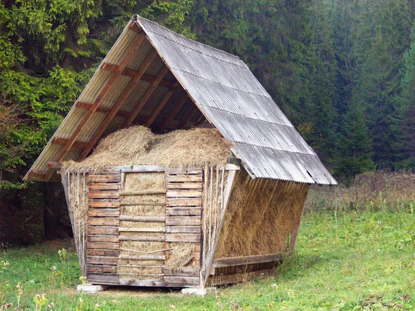 Sláma ve dřevěné stodole — Stock fotografie