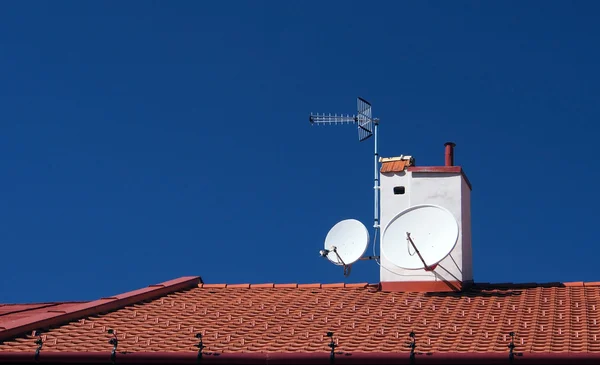 Satellites on roof — Stockfoto