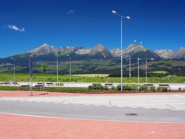 Car resting under High Tatras — Stock Photo, Image