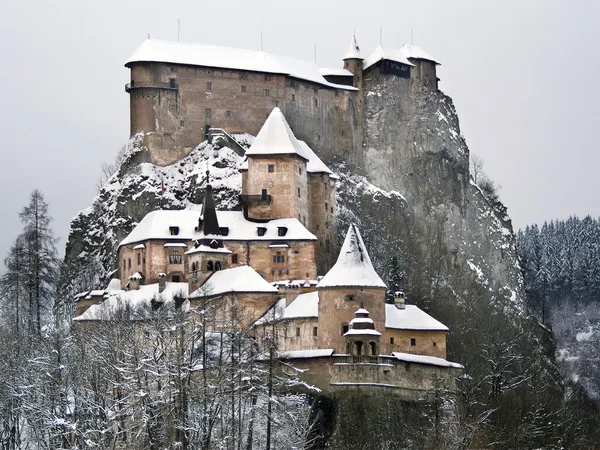 Castelo de Orava famoso no inverno Fotos De Bancos De Imagens Sem Royalties