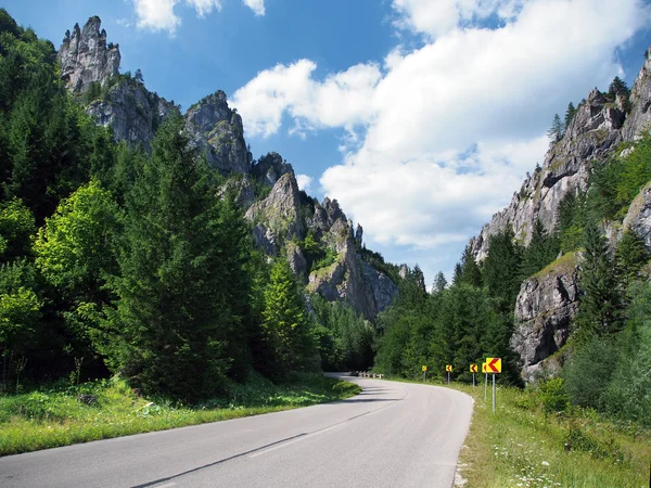 Estrada para Vratna Valley, Eslováquia — Fotografia de Stock