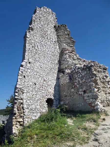 Залишається башта, замок cachtice, Словаччина — стокове фото