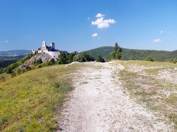 Touristische Route zur Burg Cachtice — Stockfoto