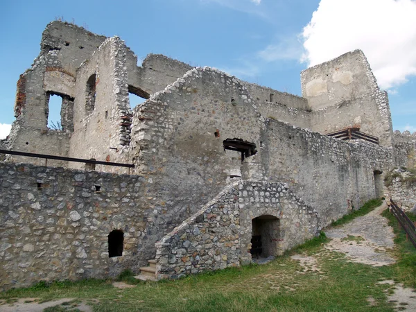 Palácio ocidental do Castelo de Beckov — Fotografia de Stock