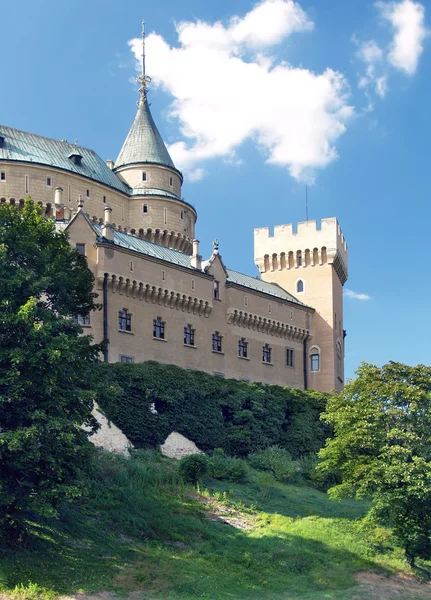 Romantický věže hradu bojnice, Slovensko — Stock fotografie