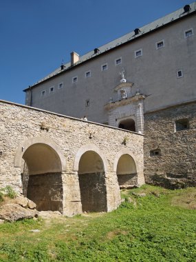 Kuru hendek cerveny kamen Castle