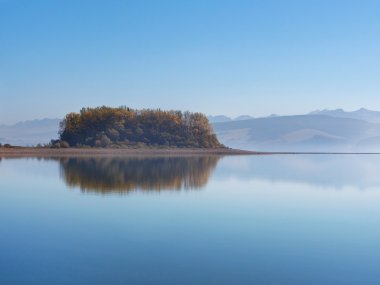 Sabahın erken saatlerinde slanica Adası