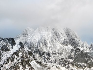 yüksek tatras üzerinde Tehlikeli fırtına