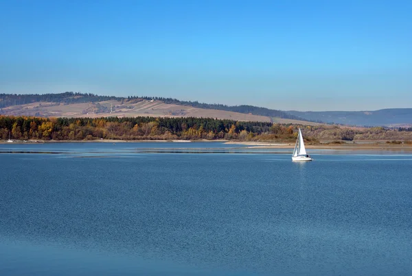 Gewässer des Reservoirs orava, Slowakei — Stockfoto