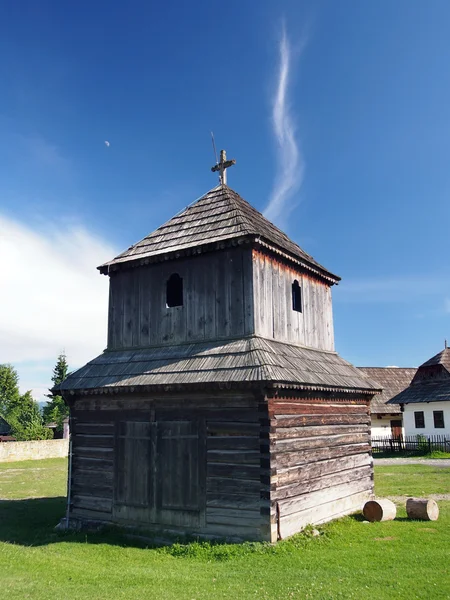 Dřevěná zvonice v pribylina, Slovensko — Stock fotografie