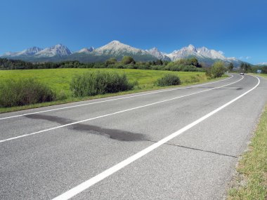 Yaz aylarında yüksek tatras giden ana yol