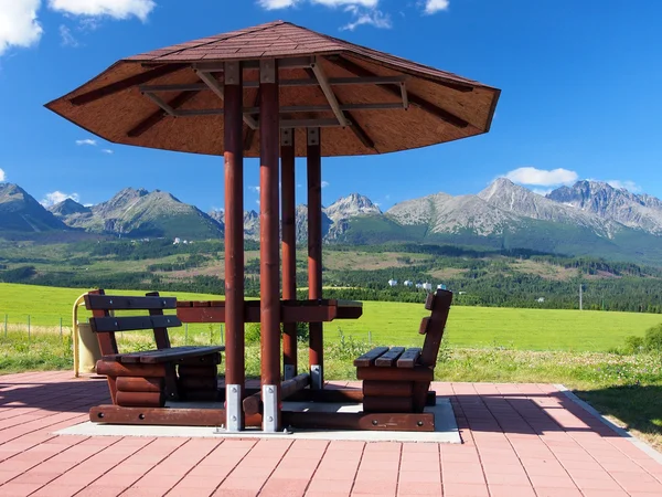 Benches under shelter and High Tatras — Stock Photo, Image