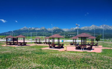 yüksek tatras altında Otopark, sığınak