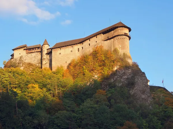 Castillo de Orava al atardecer durante el otoño — Foto de Stock