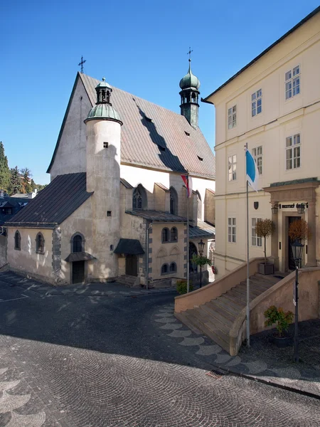 Eingang zum Rathaus in Banska stiavnica — Stockfoto