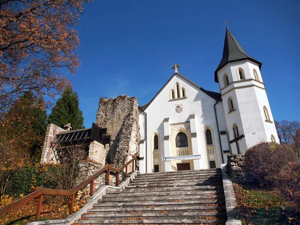 Igreja Católica Romana em Mosovce, Eslováquia — Fotografia de Stock