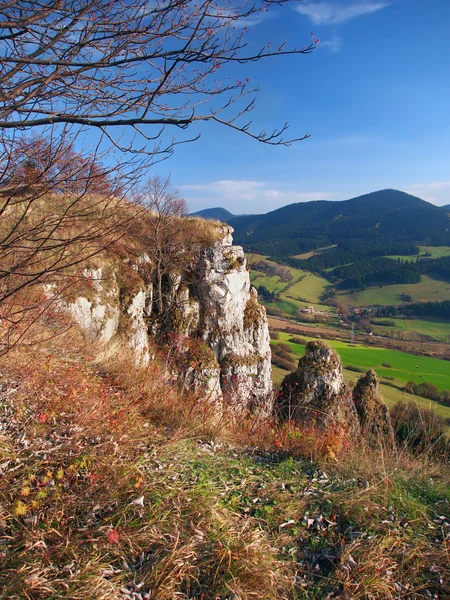 Höstens outlook från tupa skala, Slovakien — Stockfoto