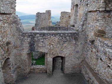 yıkık iç SPI castle, Slovakya