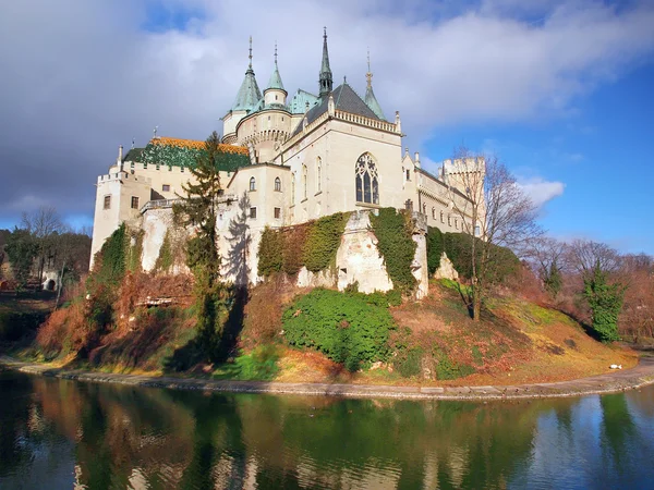 Castelo de Bojnice famoso no outono Fotos De Bancos De Imagens