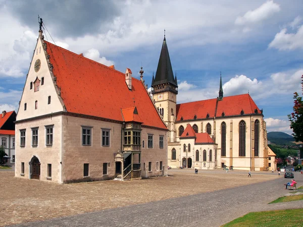 Basiliek en het stadhuis, bardejov, Slowakije — Stockfoto