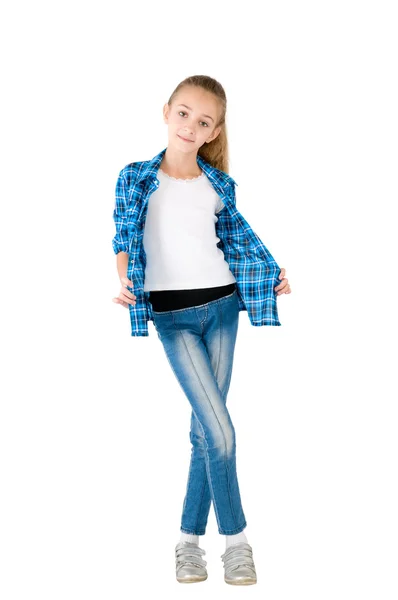 Девушка в джинсах и клетчатой рубашке — стоковое фото