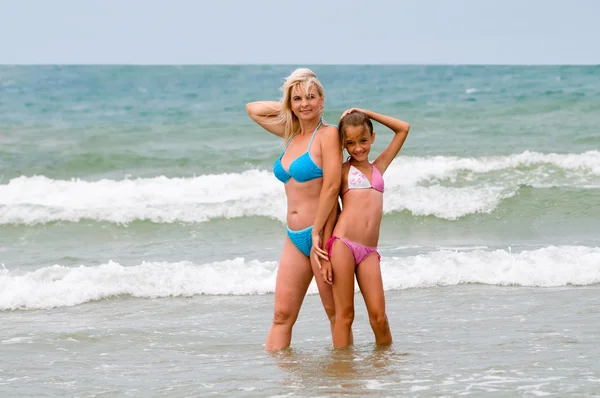 köpüklü dalgalarda