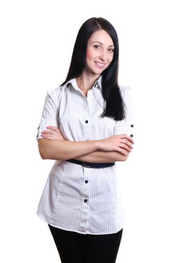 Beyaz bir arka plana dayanır gülümseyen güzel esmer