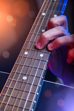 akustik gitar