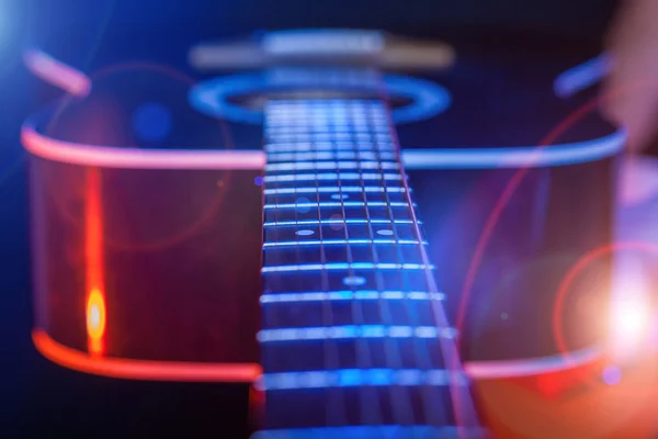 Guitarra en el centro de atención — Foto de Stock