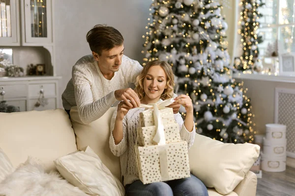 Young Handsome Caucasian Man Woman Couple Wrapping Christmas Present Wrapping — Stock Photo, Image