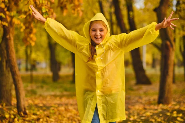 Little Caucasian Girl Play Autumn Rain Kid Playing Nature Outdoors — Stock Photo, Image
