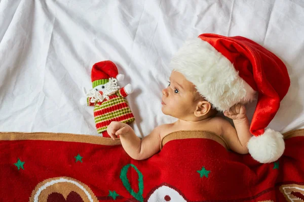 Little Funny Adorable Newborn Baby Wearing Santa Hat Lies Red — Stock Photo, Image