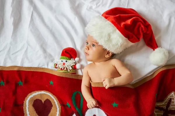 Little Funny Adorable Newborn Baby Wearing Santa Hat Lies Red — Stock Photo, Image