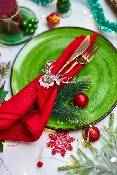 Traditional Christmas Table Place Setting Golden Cutlery Linen Napkin Deer — Stock Photo, Image