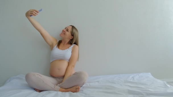 Gravidez Maternidade Tecnologia Pessoas Conceito Expectativa Mulher Grávida Feliz Com — Vídeo de Stock