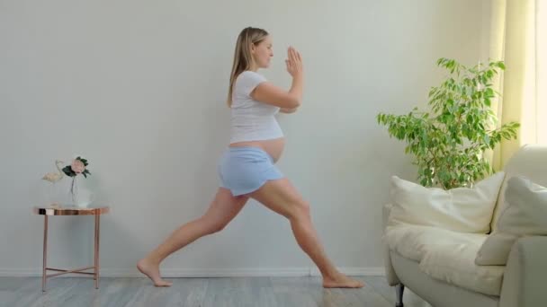 Sana Gravidanza Yoga Fitness Concetto Giovane Donna Incinta Yoga Che — Video Stock