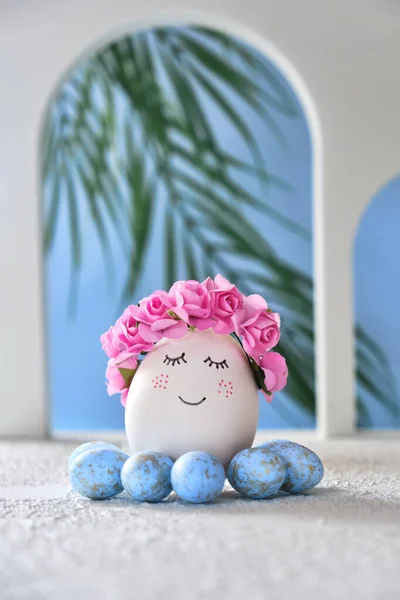 Natural White Easter Egg Drawn Sweet Face Tropical Beach Many — Stock Photo, Image