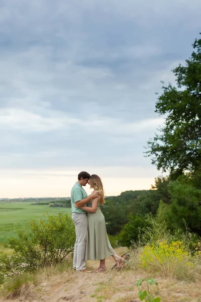 Close View Shot Young Woman Her Man Walking Kissing Summer — Stock Photo, Image