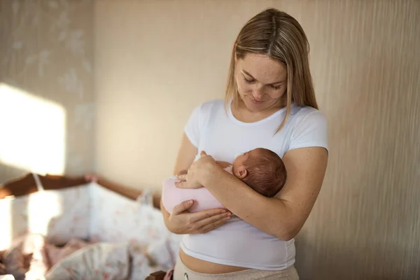 Mother Holding Her Newborn Baby Hands Baby Hands Mum Loving — 스톡 사진