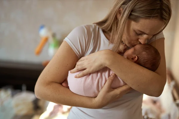 Close Happy Young Mother Holding Head Newborn Baby Kissing Her — Stock Photo, Image