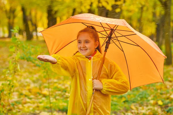 Happy Child Rain Funny Kid Playing Outdoors Catching Rain Drops — Stock Photo, Image