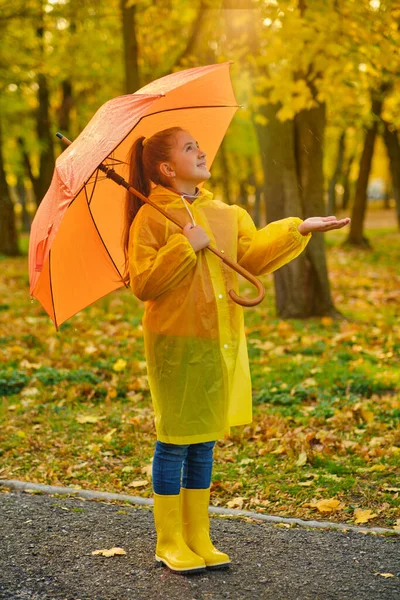 Happy Child Rain Funny Kid Playing Outdoors Catching Rain Drops — Stock Photo, Image