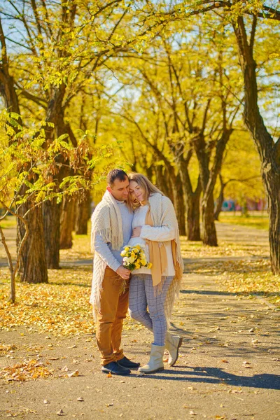 Pregnant Woman Man Hug Sunny Warm Autumn Park — Stock Photo, Image