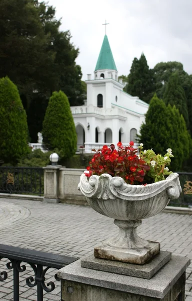 Street Stone Vase next to the Church — Stock Photo, Image