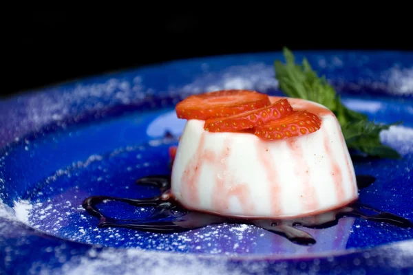 Панна Котта - італійський десерт — стокове фото