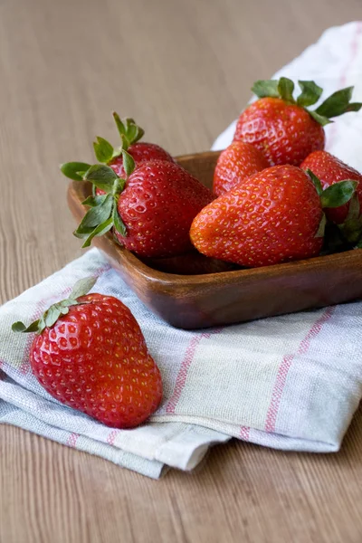 Fresas en plato — Foto de Stock